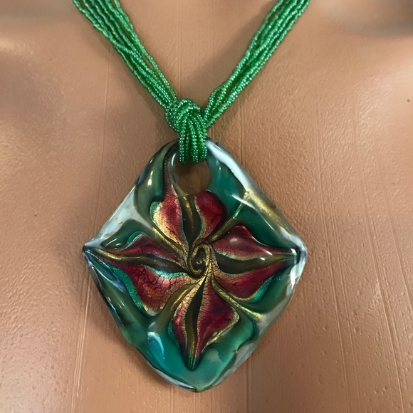 Beaded clasp closure necklace. Glass pendant. - Picture 1 of 5
